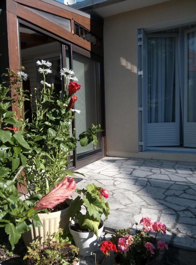 Chez Myla Chambre Avec Tv Ecran Plat Et Salle De Bain Privative Бурж Екстер'єр фото