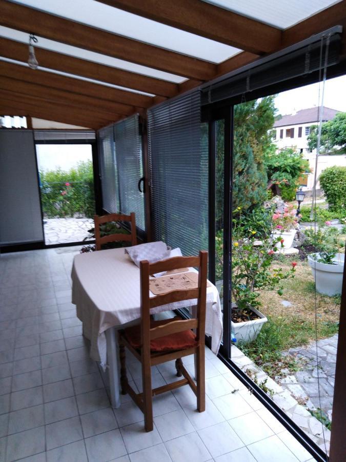 Chez Myla Chambre Avec Tv Ecran Plat Et Salle De Bain Privative Бурж Екстер'єр фото