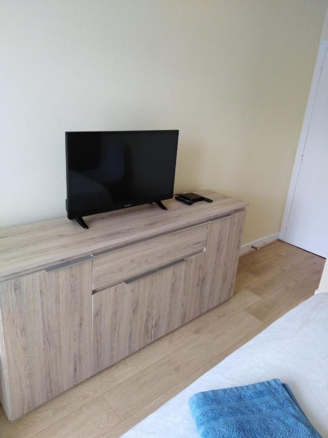Chez Myla Chambre Avec Tv Ecran Plat Et Salle De Bain Privative Бурж Екстер'єр фото