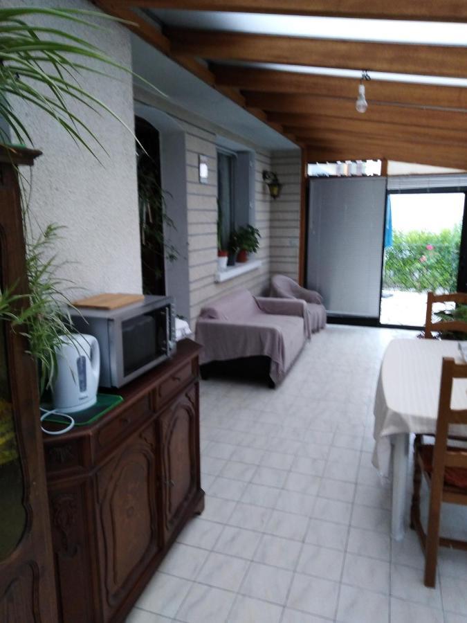 Chez Myla Chambre Avec Tv Ecran Plat Et Salle De Bain Privative Бурж Екстер'єр фото
